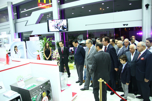 Opening of the largest LG brand shop